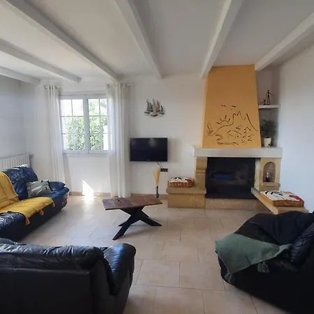 La Maison De De Campoussin *